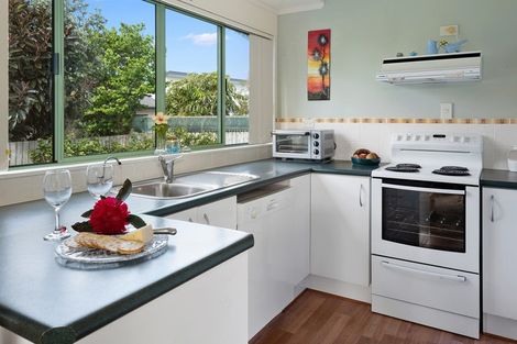 Photo of property in 11 Bermuda Place, One Tree Point, 0118