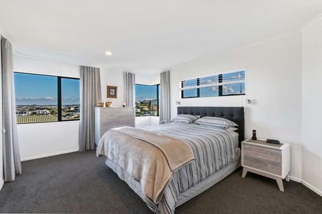 Photo of property in 7 Montcalm Close, Orewa, 0931