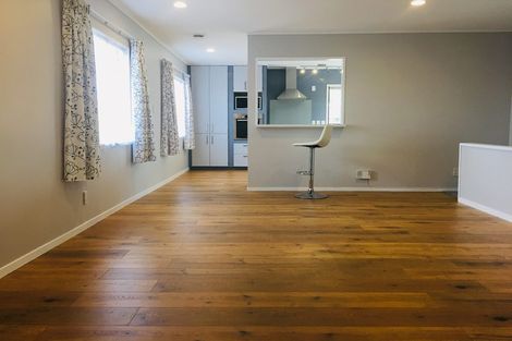 Photo of property in 92 Manhattan Heights, Glendene, Auckland, 0602