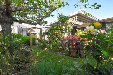 Photo of property in 6 Chisholm Place, Carterton, 5713