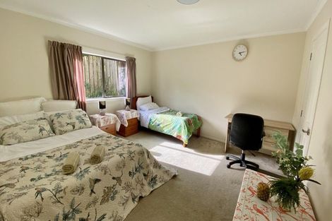 Photo of property in 15 Kingsclere Place, Goodwood Heights, Auckland, 2105