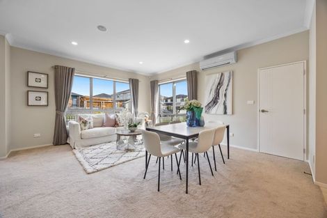 Photo of property in 1 Creggan Crescent, Flat Bush, Auckland, 2019