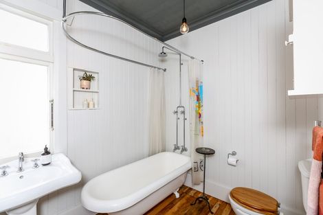 Photo of property in 22 Cutfield Road, New Plymouth, 4310