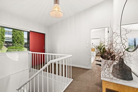 Photo of property in 9 Busby Hill, Havelock North, 4130