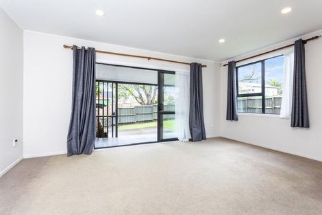 Photo of property in 2 Glucina Place, Glen Eden, Auckland, 0602