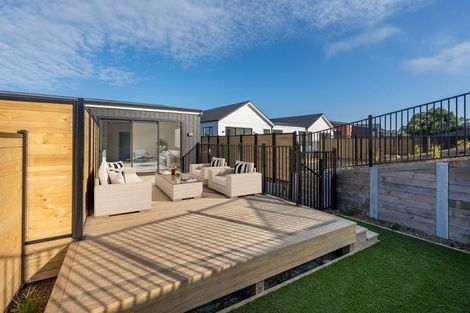 Photo of property in 30a Kukuwai Avenue, Red Beach, 0932