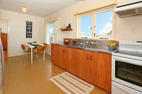 Photo of property in 50 Matipo Road, Te Atatu Peninsula, Auckland, 0610