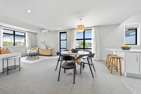 Photo of property in 1/176 Mcleod Road, Te Atatu South, Auckland, 0610