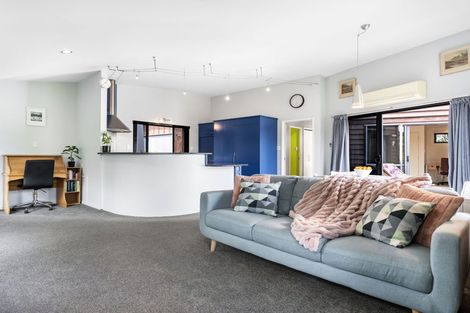 Photo of property in 9 Ginders Drive, Massey, Auckland, 0614