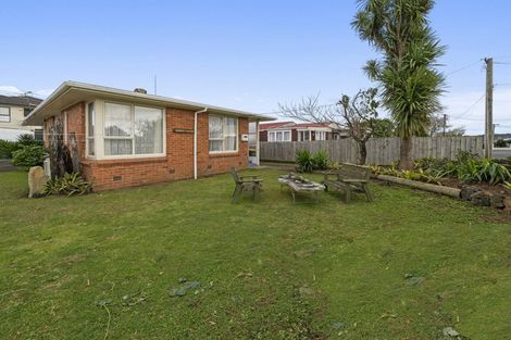 Photo of property in 1/2 Kowhai Avenue, Mangere Bridge, Auckland, 2022