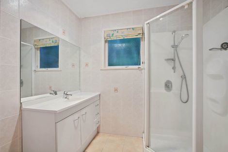 Photo of property in 33 Nevada Avenue, Pakuranga Heights, Auckland, 2010