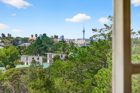 Photo of property in 5 Verran Road, Birkenhead, Auckland, 0626