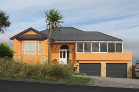 Photo of property in 62 Dress Circle, Newlands, Wellington, 6037