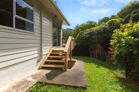 Photo of property in 5 Julia Place, Tawa, Wellington, 5028