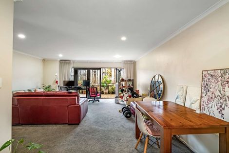 Photo of property in 5/102 Greenhithe Road, Greenhithe, Auckland, 0632
