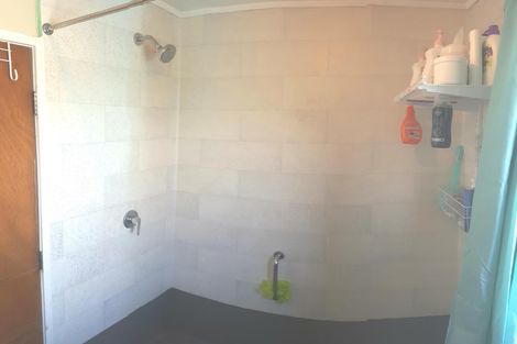 Photo of property in 1/5 Senecio Place, Weymouth, Auckland, 2103