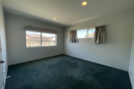 Photo of property in 8 Hagen Close, Golflands, Auckland, 2013