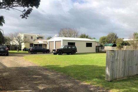 Photo of property in 7 Meadow Drive, Whitianga, 3510