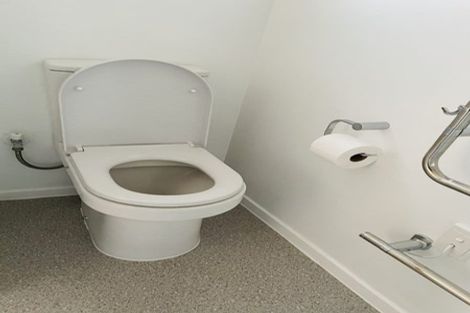 Photo of property in 1/122 Archers Road, Glenfield, Auckland, 0629