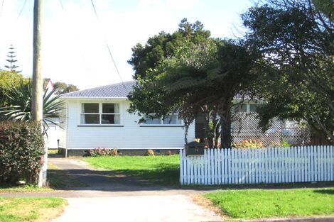 Photo of property in 15 Beach Road, Te Atatu Peninsula, Auckland, 0610