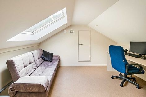 Photo of property in 3 Koukou Place, Normandale, Lower Hutt, 5010