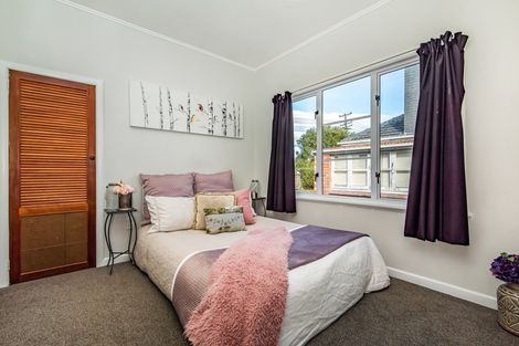 Photo of property in 1/72 Lynwood Road, New Lynn, Auckland, 0600