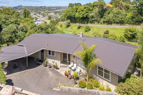 Photo of property in 2 Hillside Terrace, Saint Johns Hill, Whanganui, 4500
