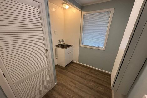 Photo of property in 28 Evans Road, Weymouth, Auckland, 2103