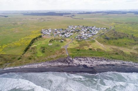 Photo of property in 10 Pingao Place, Waiinu Beach, Wanganui, 4588