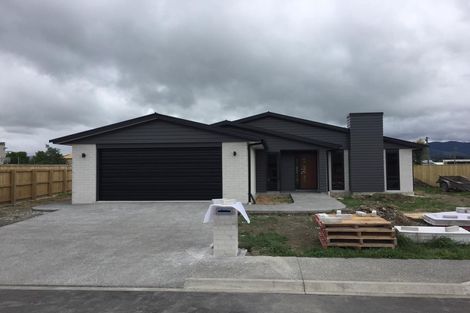 Photo of property in 2 Devon Lane, Carterton, 5713