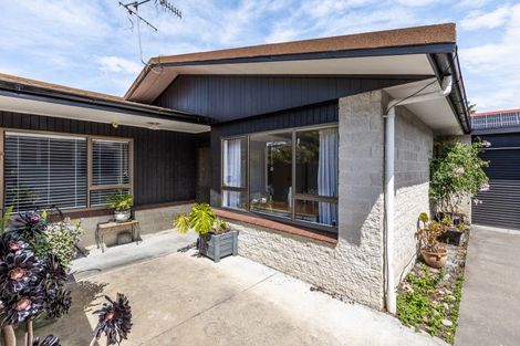 Photo of property in 2/2 Church Road, Taradale, Napier, 4112