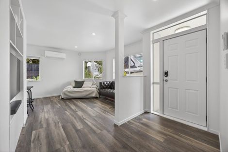 Photo of property in 6d Clearwater Cove, West Harbour, Auckland, 0618