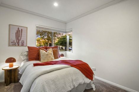 Photo of property in 12 English Oak Drive, Schnapper Rock, Auckland, 0632