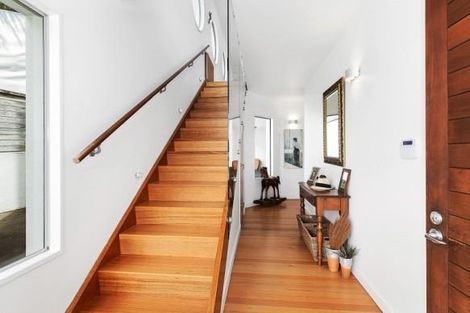 Photo of property in 117 Marine Parade, Seatoun, Wellington, 6022