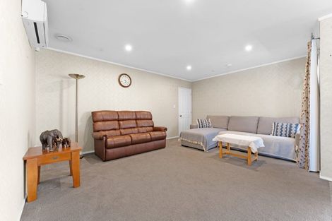 Photo of property in 9 Keywella Drive, Conifer Grove, Takanini, 2112