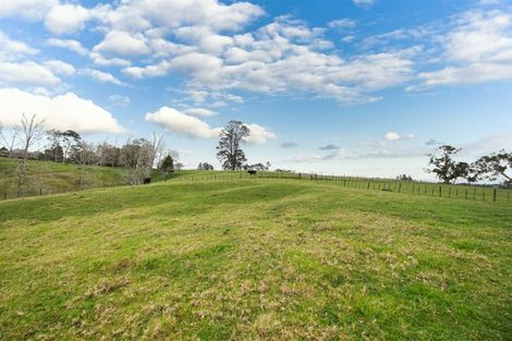 Photo of property in 141 Tawa Road, Kumeu, 0891