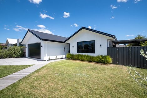 Photo of property in 131 Arataki Road, Havelock North, 4130