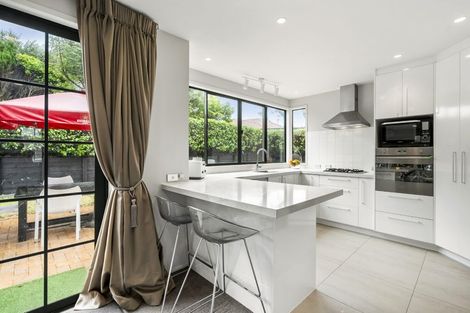 Photo of property in 4 Opal Close, Rosedale, Auckland, 0632