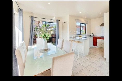 Photo of property in 30 Zefiro Drive, Massey, Auckland, 0614