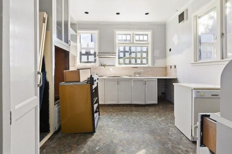 Photo of property in 304 Oriental Parade, Oriental Bay, Wellington, 6011