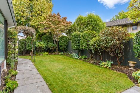 Photo of property in 33 Highland Place, Avonhead, Christchurch, 8042