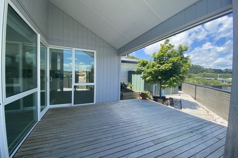 Photo of property in 24 Rochfort Crescent, Pyes Pa, Tauranga, 3112
