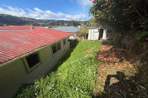 Photo of property in 5 Bird Grove, Stokes Valley, Lower Hutt, 5019