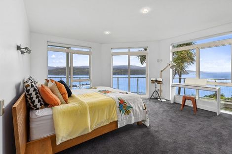 Photo of property in 16 Signallers Grove, Breaker Bay, Wellington, 6022