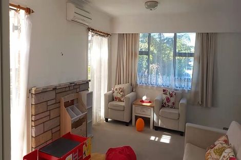 Photo of property in 10 Graham Avenue, Te Atatu Peninsula, Auckland, 0610