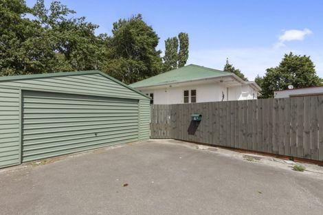 Photo of property in 18 Young Grove, Stokes Valley, Lower Hutt, 5019