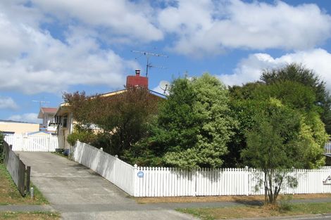 Photo of property in 16 Hartford Crescent, Totara Park, Upper Hutt, 5018