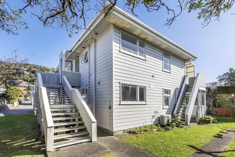 Photo of property in 3/139 Queens Drive, Lyall Bay, Wellington, 6022