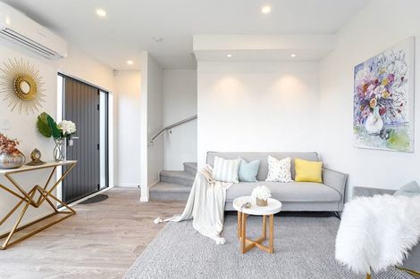 Photo of property in 4a Unsworth Drive, Unsworth Heights, Auckland, 0632