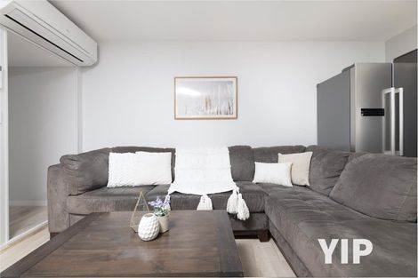 Photo of property in 2/25 Kingsbridge Place, Newlands, Wellington, 6037